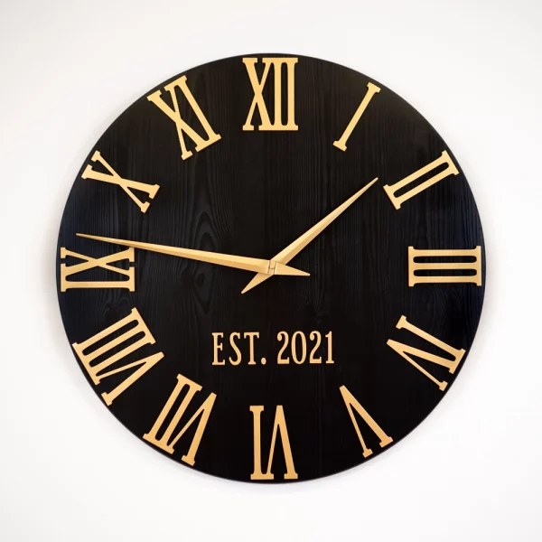 Duży zegar ścienny średnica 90 cm czarny ze złotymi rzymskimi cyframi i wskazówkami